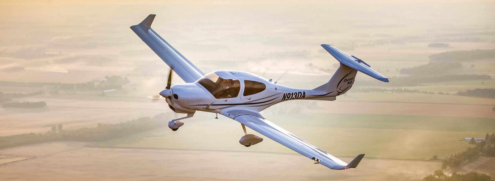 Diamond DA40 NG in flight