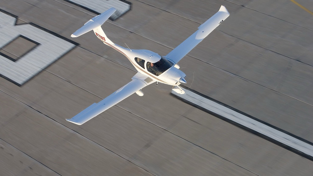 DA40 NG on ramp, low angle