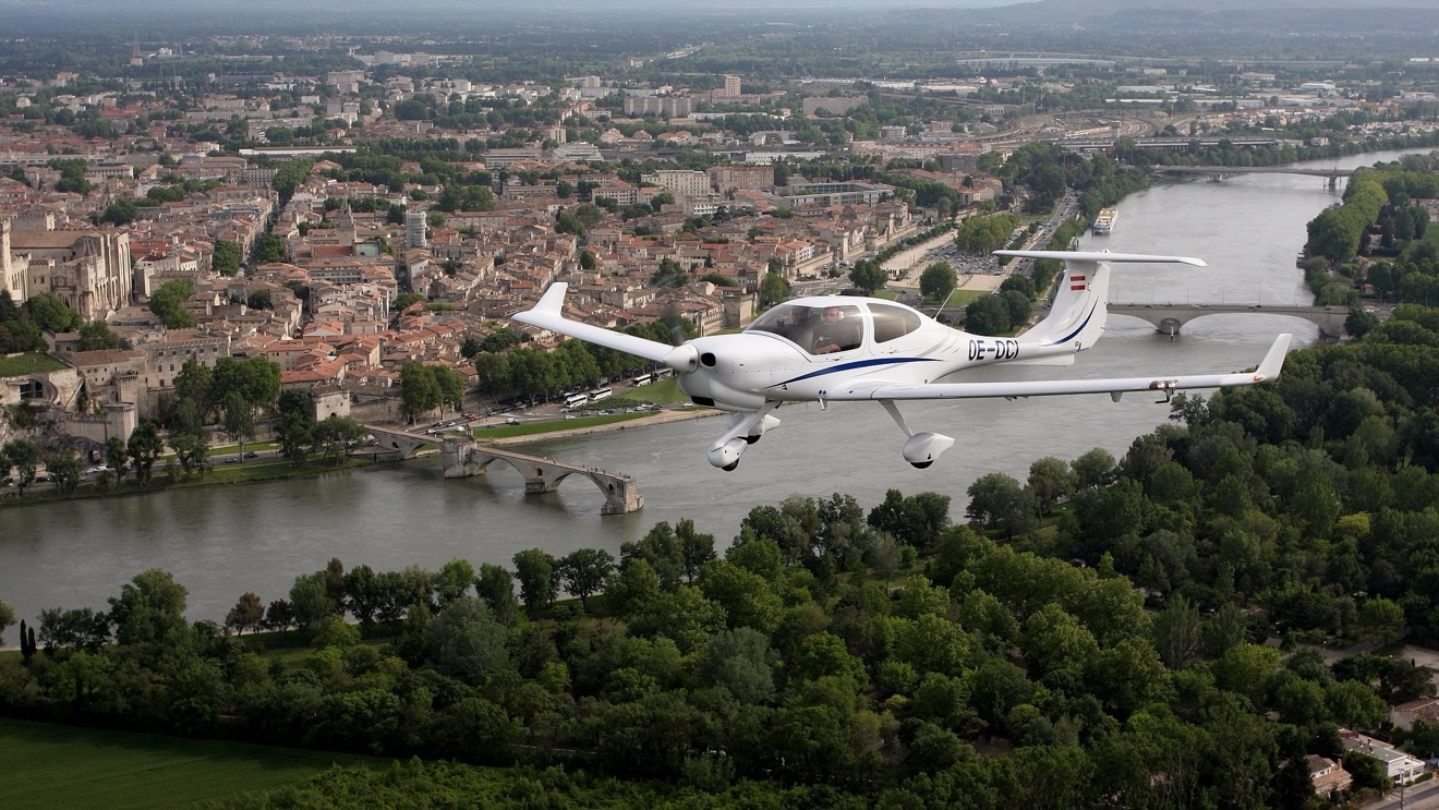 DA40 NG taxiing out